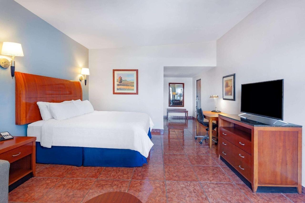 Days Inn By Wyndham Piedras Negras Zewnętrze zdjęcie